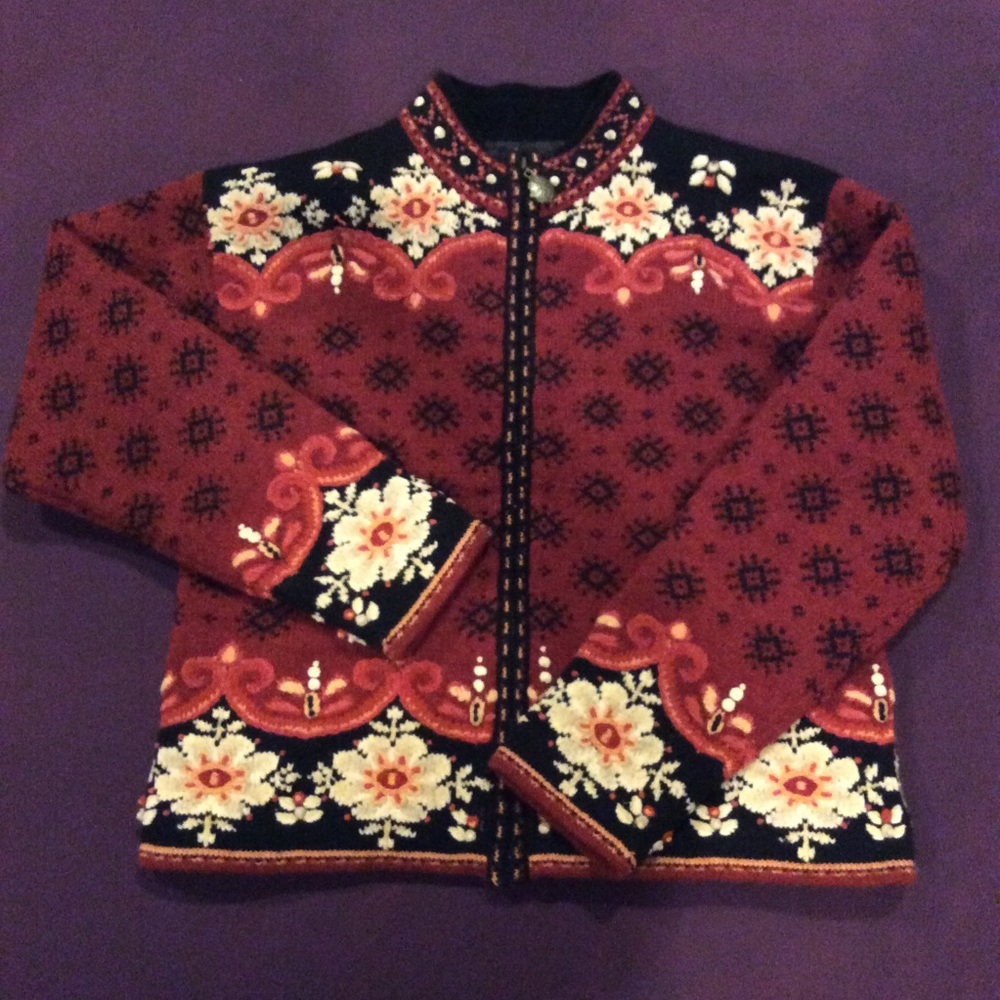 Gorgeous lined wool blend Nordic sweater w/zipper.